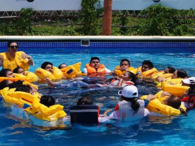 Alumno piloto en formación aeronáutica para licencia de piloto en México