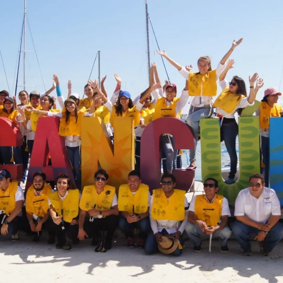 ANTA Escuela de Aviación en México con alumnos de formación profesional